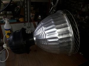 Lampa przenośna rtęciowa 400 W z wtyczką z zamontowaną siatką